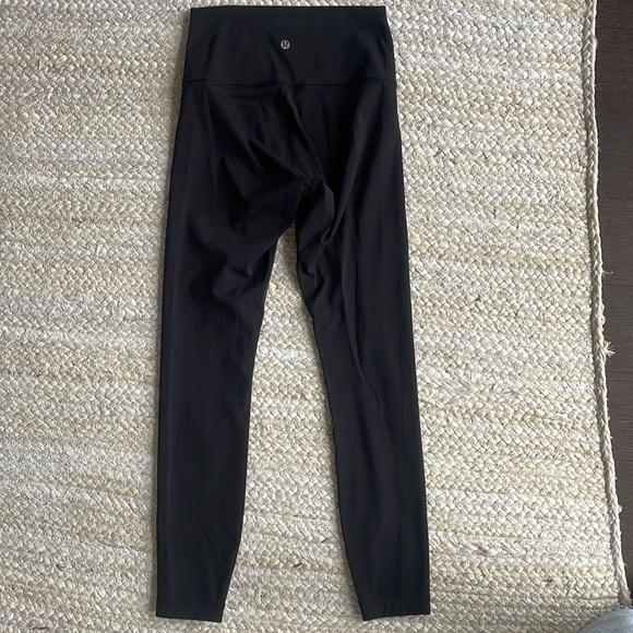 Lululemon black 3/4 length tights size 4 - Picture 2 of 2
